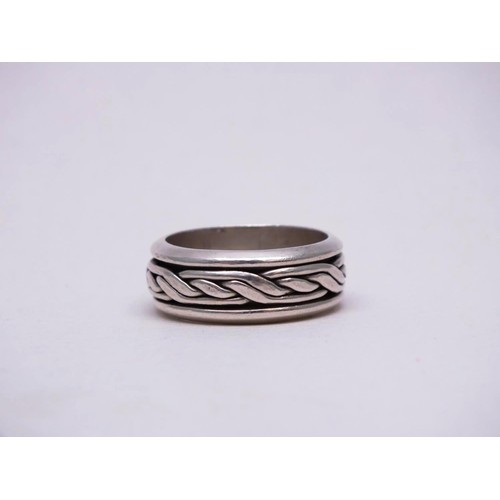 254 - HEAVY 925 SILVER CELTIC BAND SPINNER RING SIZE U