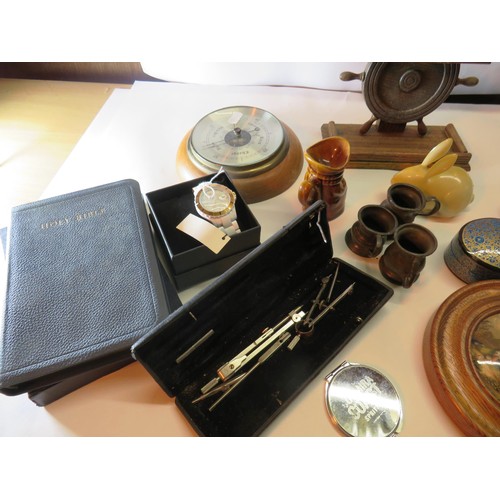 171 - TRAY OF COLLECTABLES INCLUDES PIPE RACK, BAROMETER ETC