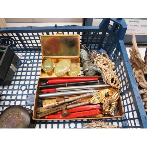 209 - TRAY OF COLLECTABLES INCLUDES PENS, COFFEE BEAN SPOONS ETC