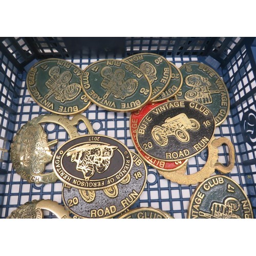 212 - TRAY OF HORSE BRASSES & PLAQUES