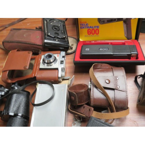 205 - SHELF LOT OF VINTAGE CAMERAS AND ACCESSORIES