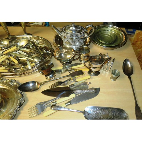 206 - SHELF LOT OF SILVER PLATE ITEMS