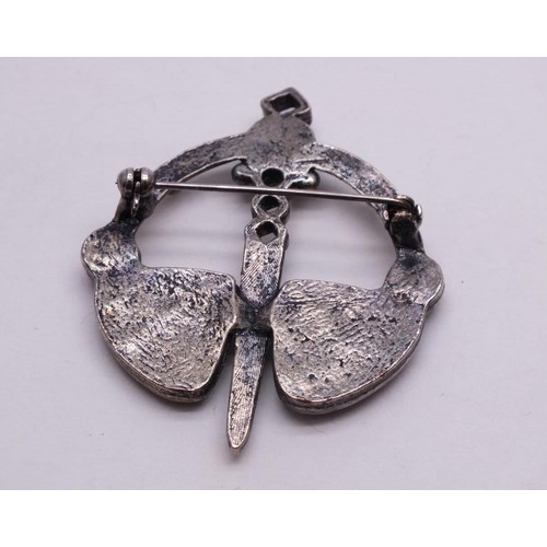 196 - VINTAGE CELTIC PENNANULAR BROOCH