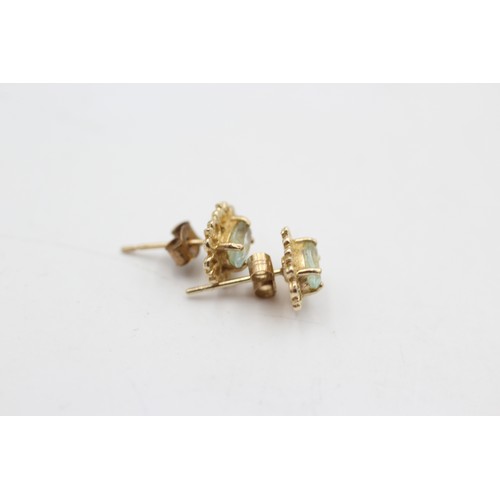 1 - 9ct Gold Topaz Openwork Stud Earrings (0.8g)