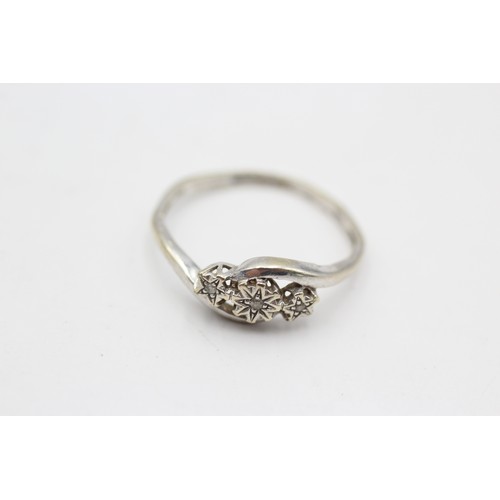 25 - 9ct Gold Diamond Trilogy Ring (1.6g) SIZE O