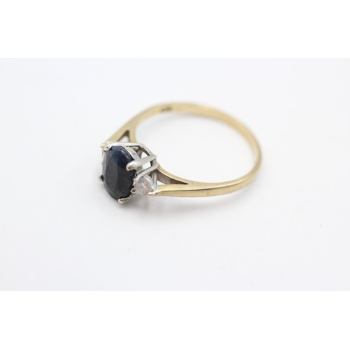 42 - 9ct Gold Sapphire 3 Stone Ring (2.1g) SIZE P