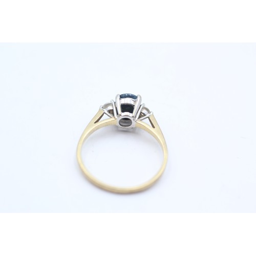 42 - 9ct Gold Sapphire 3 Stone Ring (2.1g) SIZE P