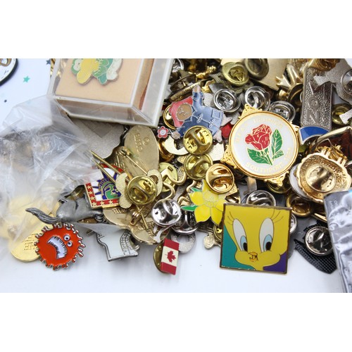 43 - Job Lot 200+ Assorted Vintage Lapel & Pin Badges Inc Charities, Advertising Etc