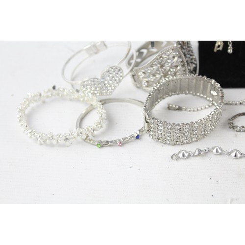 66 - 30x Retro Sparkly BRACELETS inc Silver Tone, Rhinestone, Chunky, Bangle, Foliate