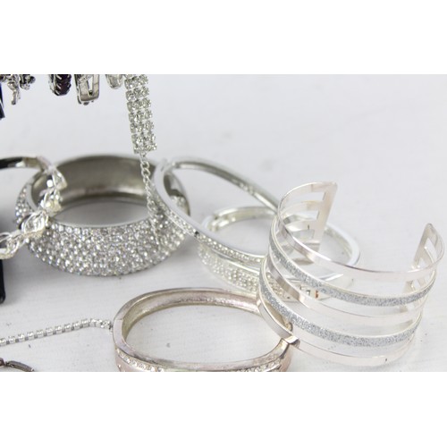 66 - 30x Retro Sparkly BRACELETS inc Silver Tone, Rhinestone, Chunky, Bangle, Foliate