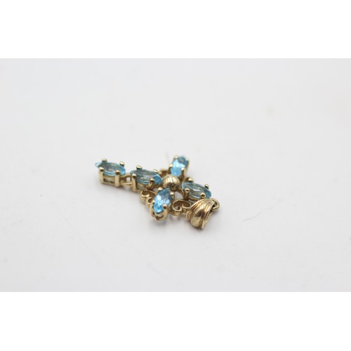 101 - 9ct Gold Blue Gemstone Cross Pendant (0.7g)