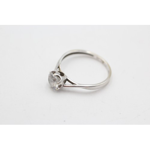 105 - 9ct White Gold White Gemstone Solitire Ring (1.2g) SIZE K