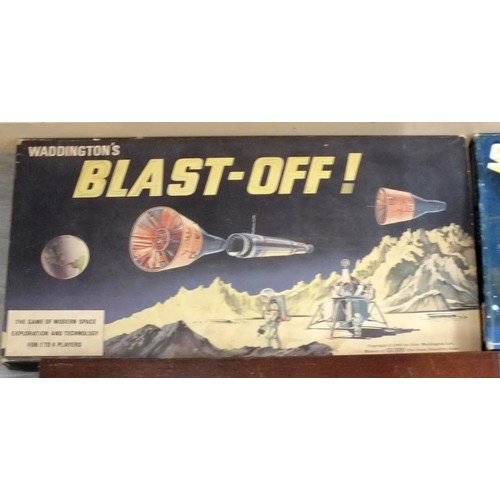 151 - SELECTION OF VINTAGE GAMES INCLUDES STAR TREK, BLAST OFF ETC