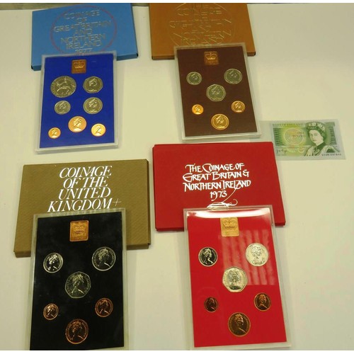 133 - 4 x ROYAL MINT COINAGE OF GB AND NORTHERN IRELAND INCLUDING 1973, 1974, 1977 AND 1978