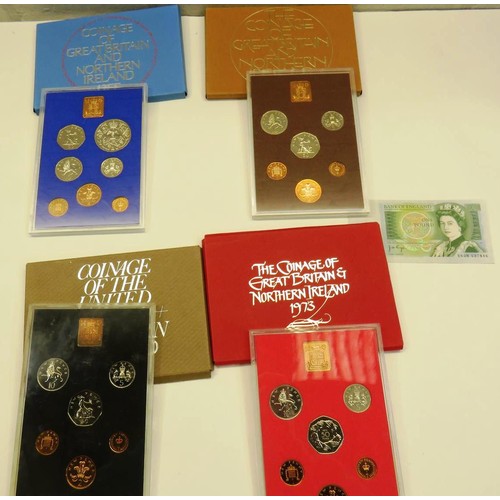 133 - 4 x ROYAL MINT COINAGE OF GB AND NORTHERN IRELAND INCLUDING 1973, 1974, 1977 AND 1978