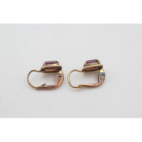 406 - 9ct gold amethyst hook earrings (1.2g)