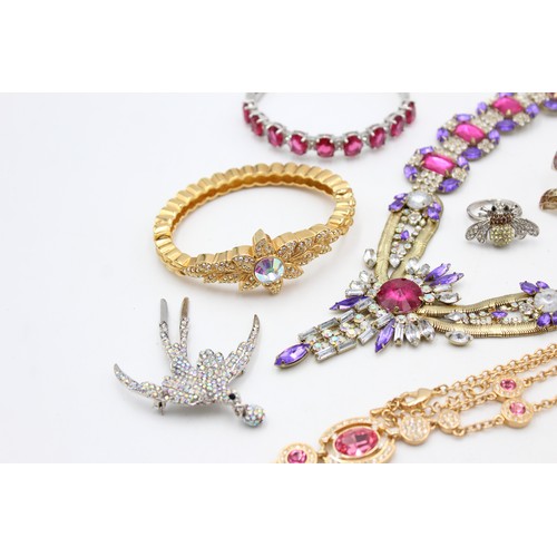 409 - 8 x Vintage & Retro Statement Rhinestone JEWELLERY inc. Animal,