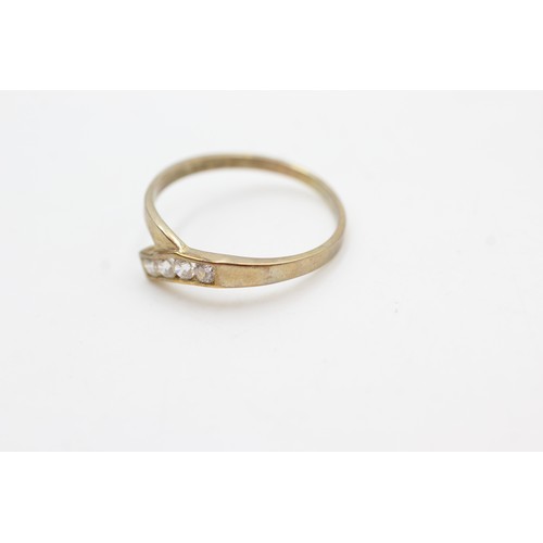 412 - 9ct gold clear gemstone ring (1.6g)