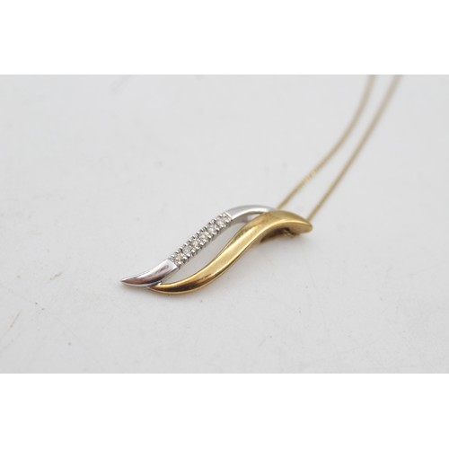 422 - 9ct gold two-tone stylised diamond pendant necklace (1.2g)