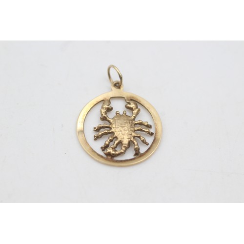 426 - 9ct gold scorpio pendant (1.8g)
