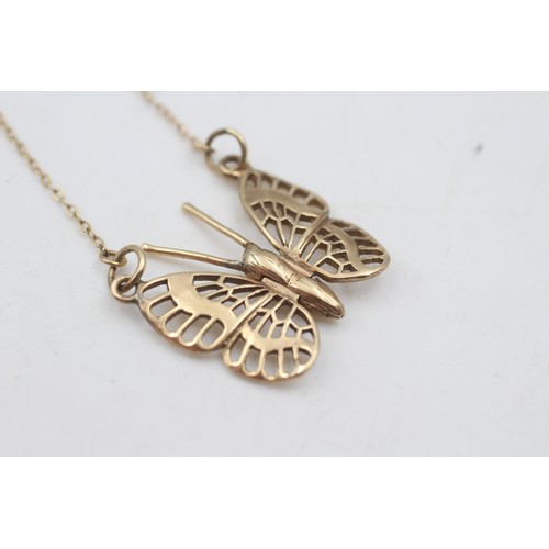 430 - 9ct gold butterfly static pendant necklace (3.9g)