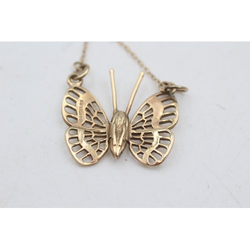 430 - 9ct gold butterfly static pendant necklace (3.9g)