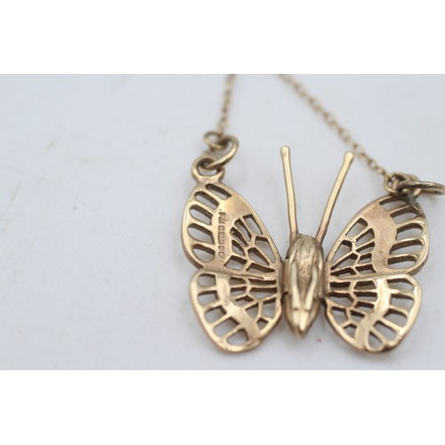 430 - 9ct gold butterfly static pendant necklace (3.9g)