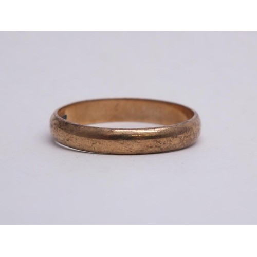 56 - 9ct GOLD WEDDING BAND RING SIZE S, 2.6g