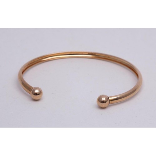 63 - 9ct GOLD TORQUE BANGLE 2.6g