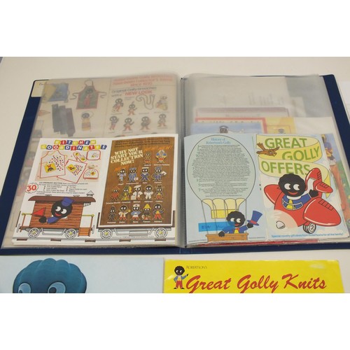 20 - FOLDER OF ASSORTED ROBERTSONS GOLLY RELATED EPHEMERA - LEAFLETS, BOOKLETS, KNITTING PATTERNS, PAPER ... 