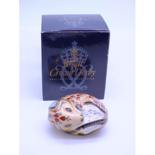 305 - BOXED ROYAL CROWN DERBY COUNTRY MOUSE - GOLD STOPPER