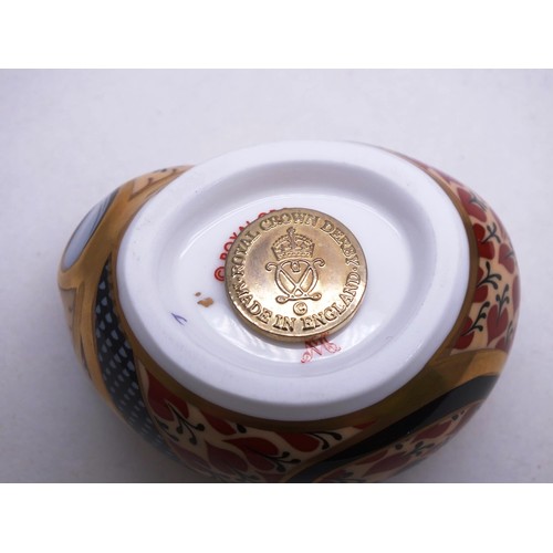 305 - BOXED ROYAL CROWN DERBY COUNTRY MOUSE - GOLD STOPPER