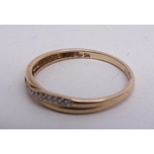 312 - 9CT GOLD CROSSOVER RING WITH DIAMONDS