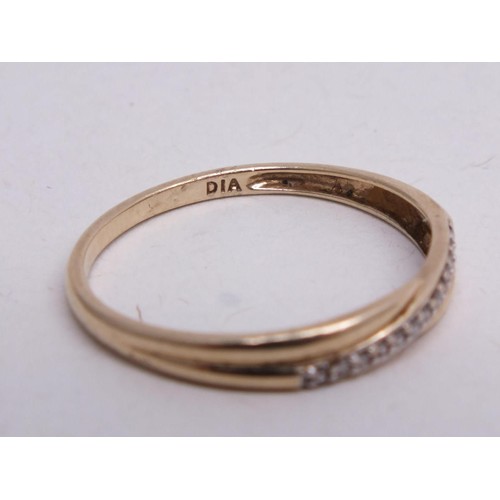 312 - 9CT GOLD CROSSOVER RING WITH DIAMONDS