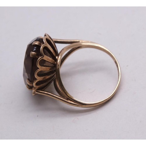 315 - 9CT GOLD RING LARGE SMOKEY QUARTZ STONE