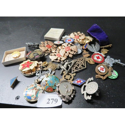 279 - BADGES INCLUDING RED CROSS, GUIDES, MILITARY, CLOISONNE ETC