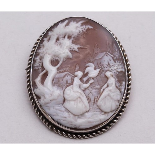 351 - ANTIQUE CARVED SHELL CAMEO BROOCH IN SILVER MOUNT