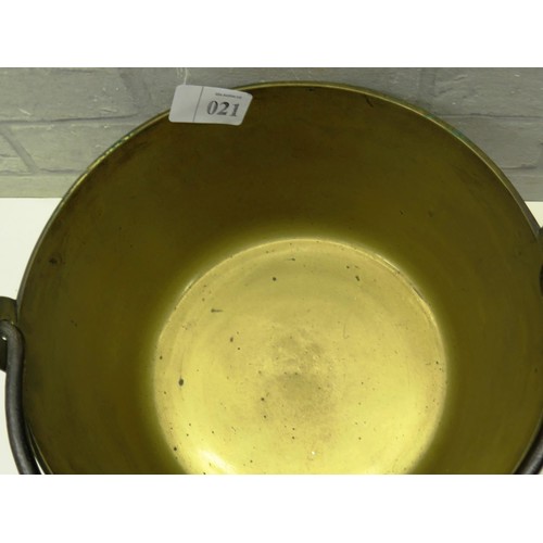 21 - VINTAGE BRASS JAM PAN