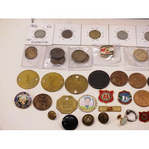 213 - MIXED BOX OF BADGES, COINS
PIT CHECKS AND COLLECTABLES