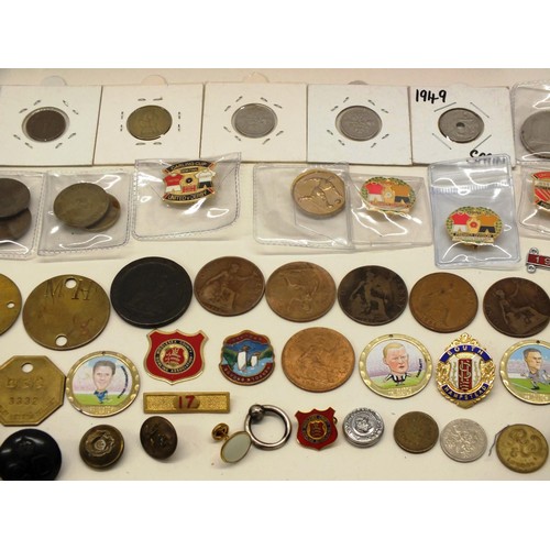 213 - MIXED BOX OF BADGES, COINS
PIT CHECKS AND COLLECTABLES