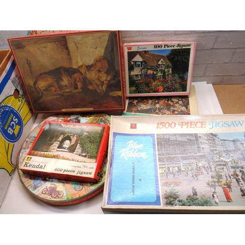 77 - COLLECTION OF VINTAGE JIGSAWS INCLUDES TWO CIRCULAR SPRINGBOX AND WADDINGTONS SCROLL