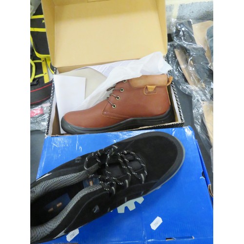 565 - SIZE 13 SAFETY BOOTS & SIZE 10 NONMETALLIC SAFETY TRAINER