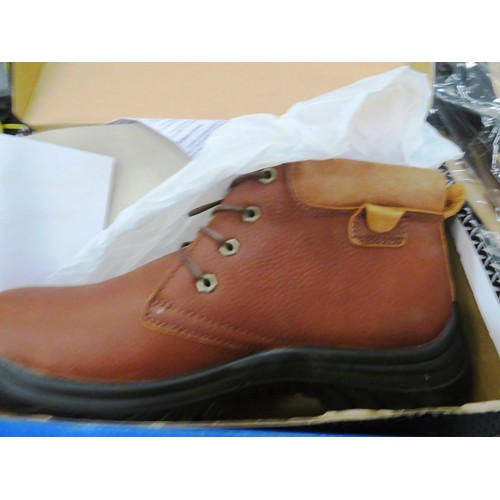 565 - SIZE 13 SAFETY BOOTS & SIZE 10 NONMETALLIC SAFETY TRAINER