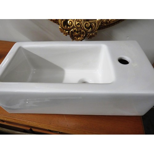 570 - CLOAKROOM SINK WITH FITTINGS