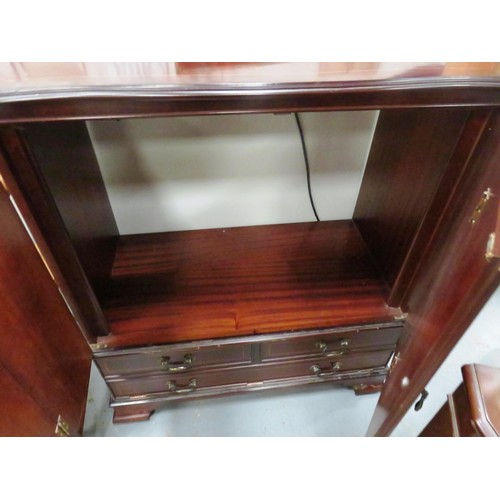 576 - TV CABINET