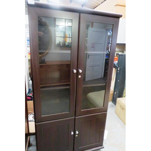 578 - GLASS FRONTED DARK WOOD DISPLAY CABINET