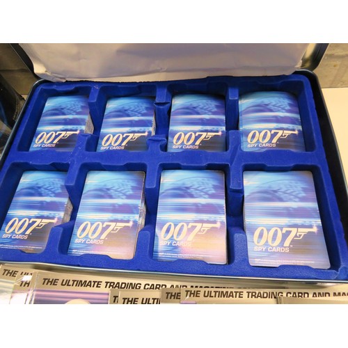 579 - QUANTITY OF JAMES BOND PUBLICATIONS AND TRADING CARDS