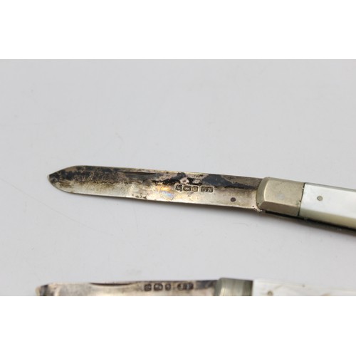 431 - 2 x Antique Hallmarked .925 STERLING SILVER Fruit Knives with mother of pearl Handles (41g)