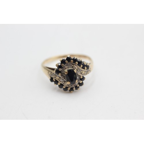 448 - 9ct gold diamond & sapphire dress ring (4g)Size-T