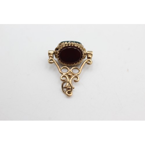 450 - 9ct gold bloodstone, carnelian & onyx spinner fob (3.4g)